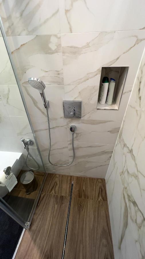 The Sixth - Self Check-In Apartment Тукумс Екстериор снимка
